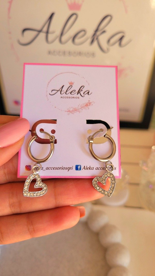 Producto - Argollas corazones calados con strass de acero quirúrgico