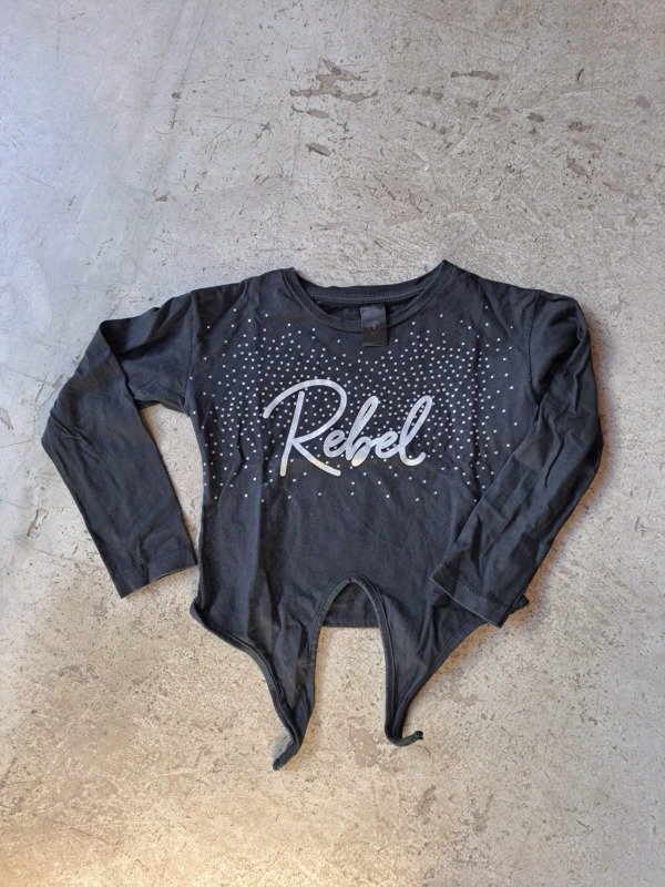 Producto - Remera Negra. Talle 8 años