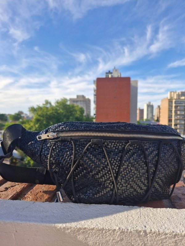 Producto - Riñonera Runa 2.0 cuerina con textura - 2