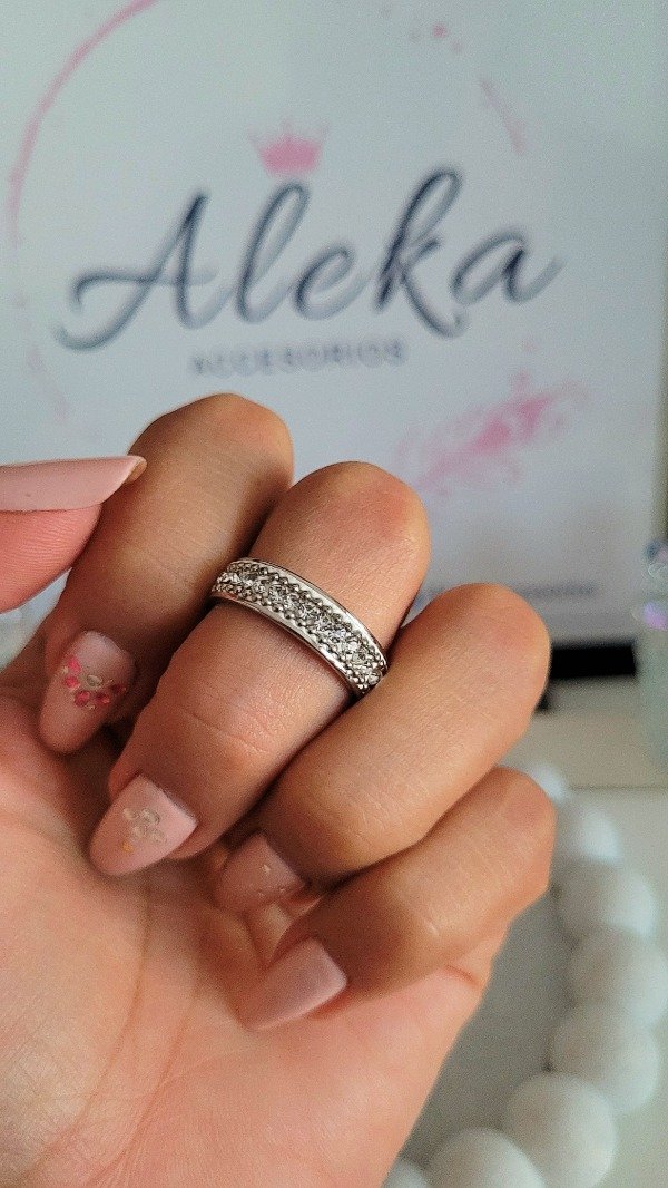 Producto - Anillo grueso sin fin con strass de acero quirúrgico