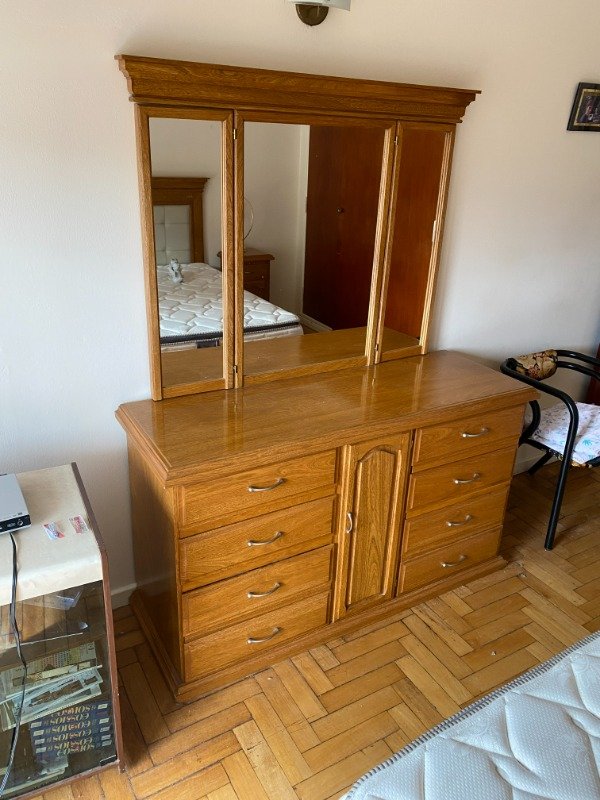 Producto - COMODA CAJONERA DE ROBLE 138x47x78 CON ESPEJO DE VIDRIO 125x95 10744