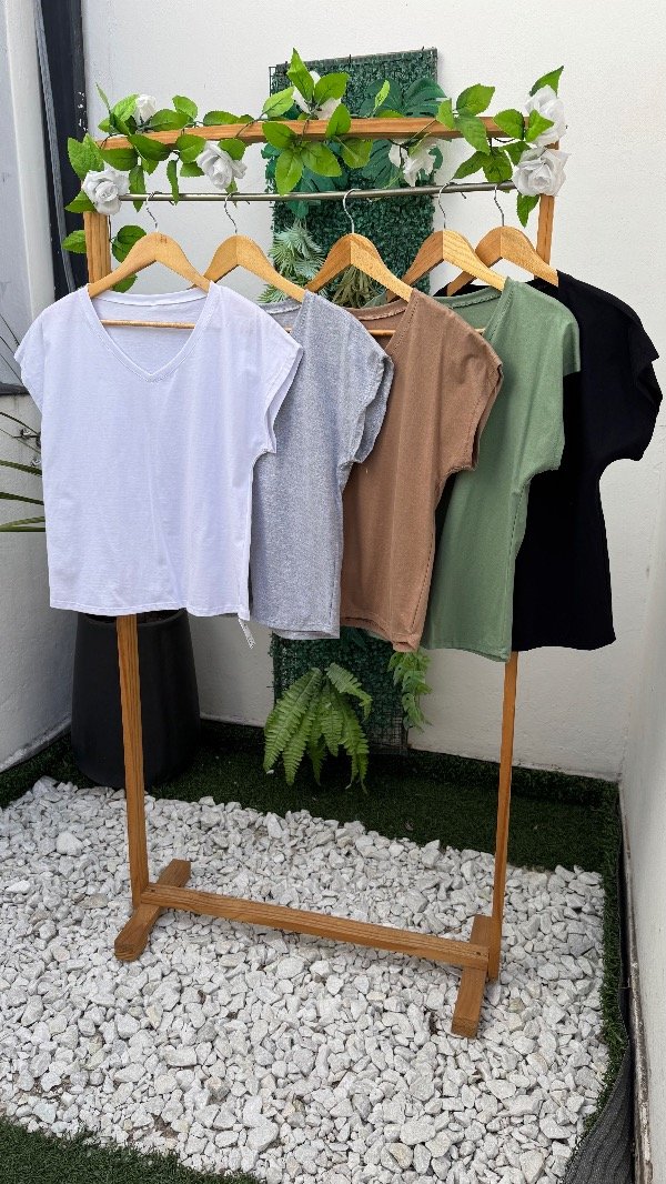 Producto - Remera algodón cuello V