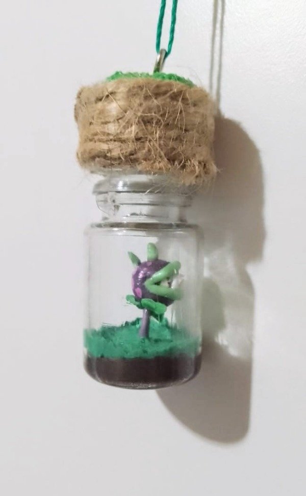 Producto - Botellita miniatura carnívora plants vs zombies