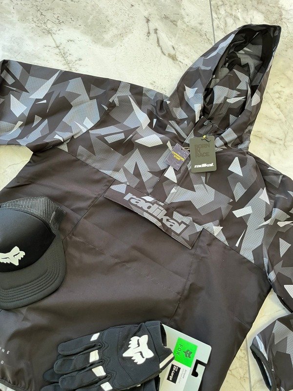 Producto - Anorak Radikal Camu