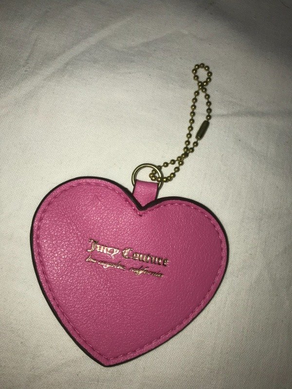 Producto - Juicy Couture Y2K leather keychain.