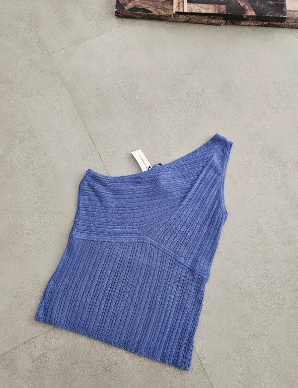 Producto - Musculosa banana republic celeste