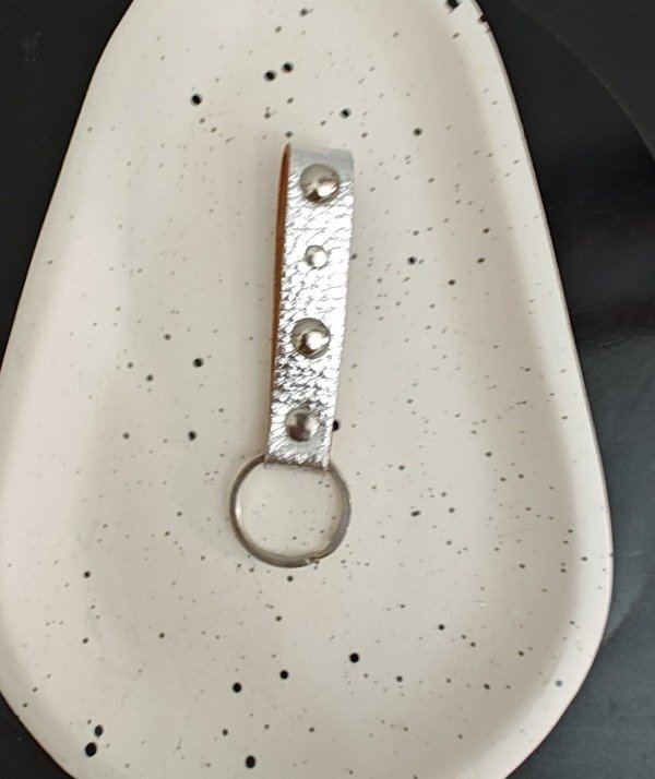 Producto - Llavero cuero con tachas