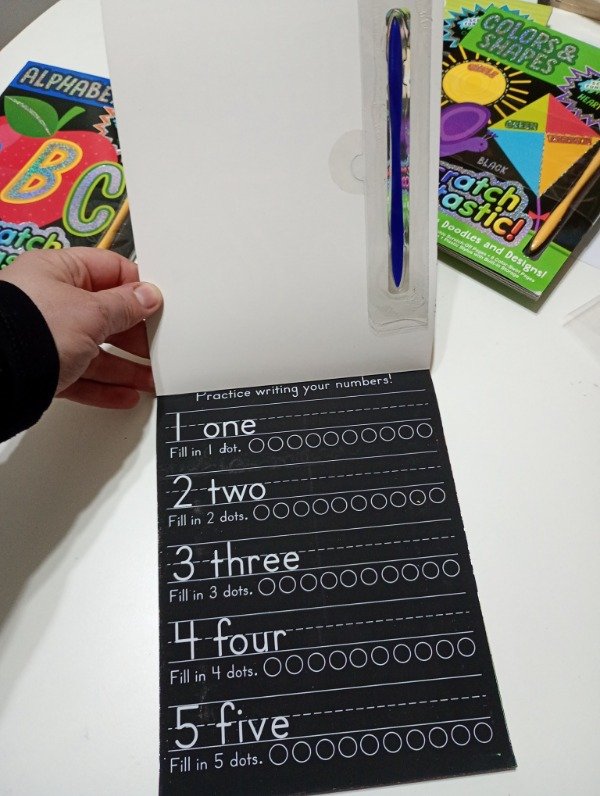 Producto - Libro de actividades con hojas para raspar. 12 hojas con actividades. NÚMEROS - 2