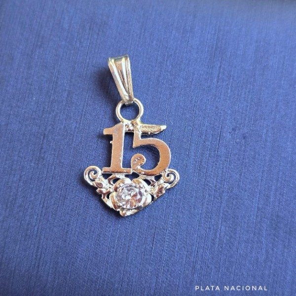 Producto - Dije de 15 plata 925 nacional color blanco