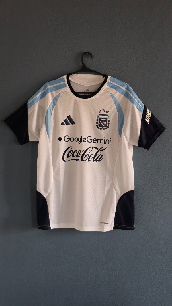 Producto - CAMISETA ARGENTINA ENTRENAMIENTO BLANCA 2026 - 0