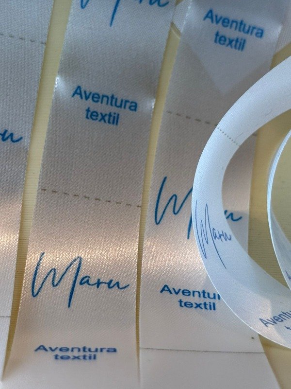 Producto - Etiquetas Sublimadas FULL COLOR en Tela cinta de satén, - 13