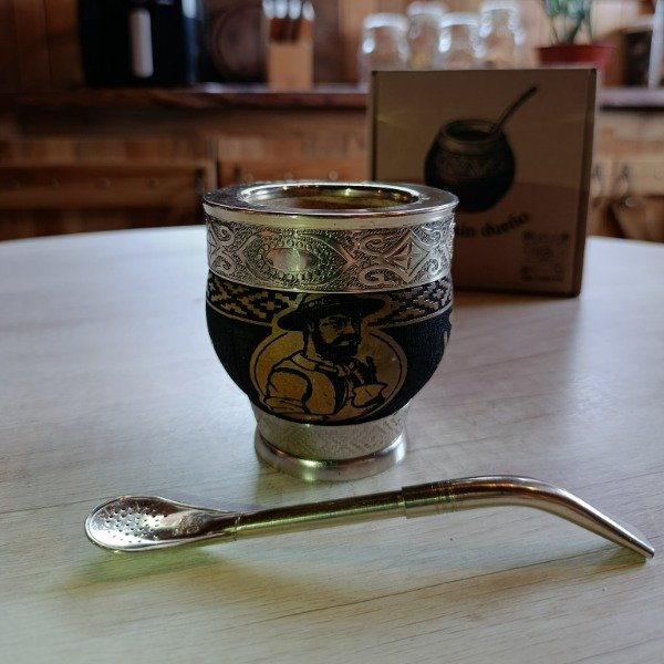 Producto - Calabaza imperial con grabados, virola de alpaca y base de acero inoxidable