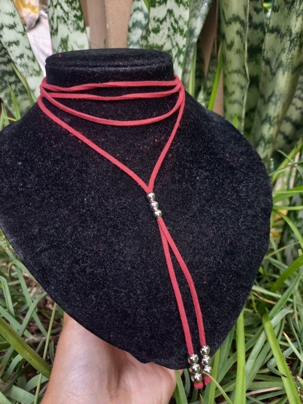 Producto - choker corbatero bolitas (bordó)