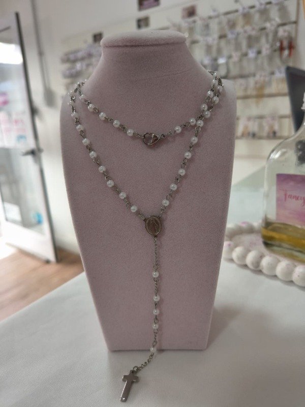 Producto - Rosario perlas blancas aq