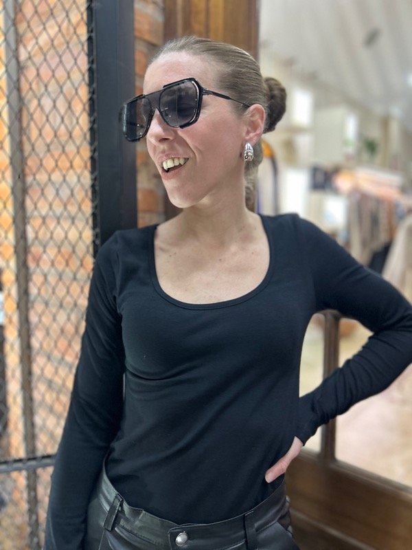 Producto - Remera básica Olivia negra
