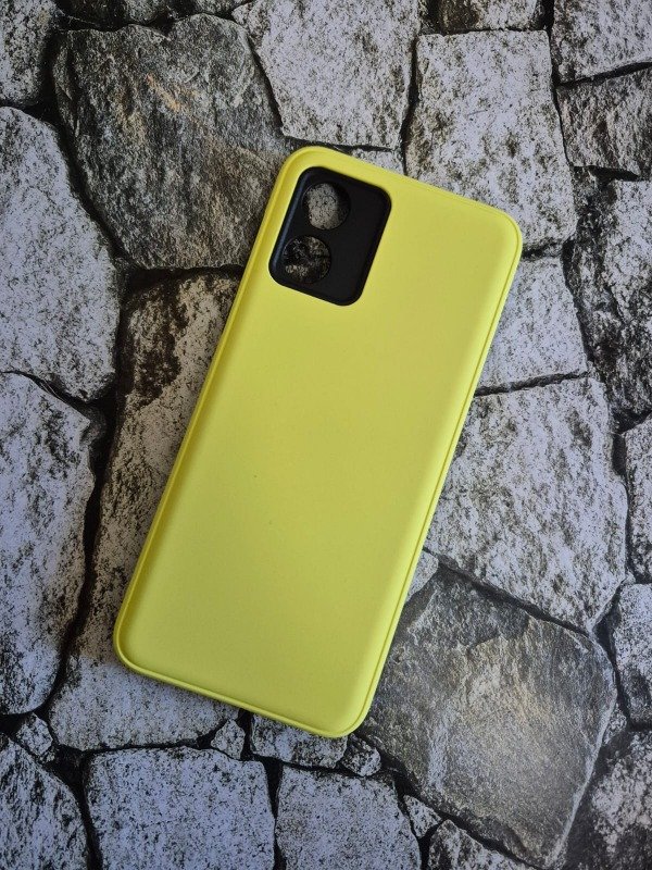 Producto - Funda alto impacto Moto E13 amarilla