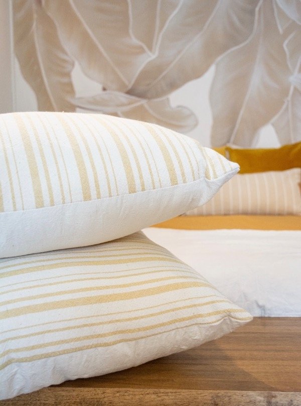 Producto - ALMOHADÓN TUSOR RAYADO AMARILLO