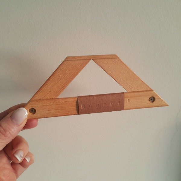 Producto - Triángulo corta esquinas en madera