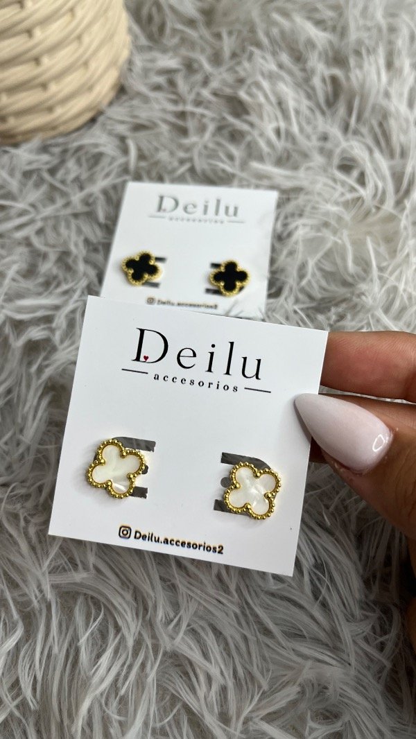 Producto - Aros trébol blanco dorado