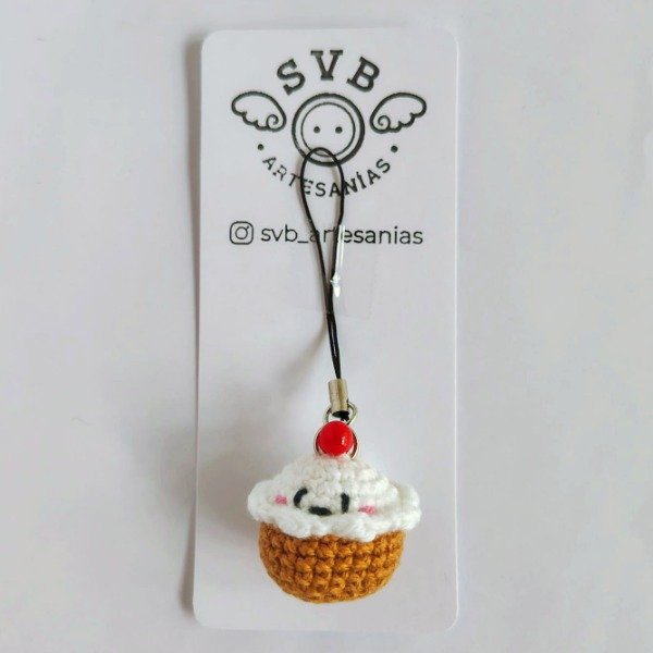 Producto - Colgante para celular pastelito tejido amigurumi