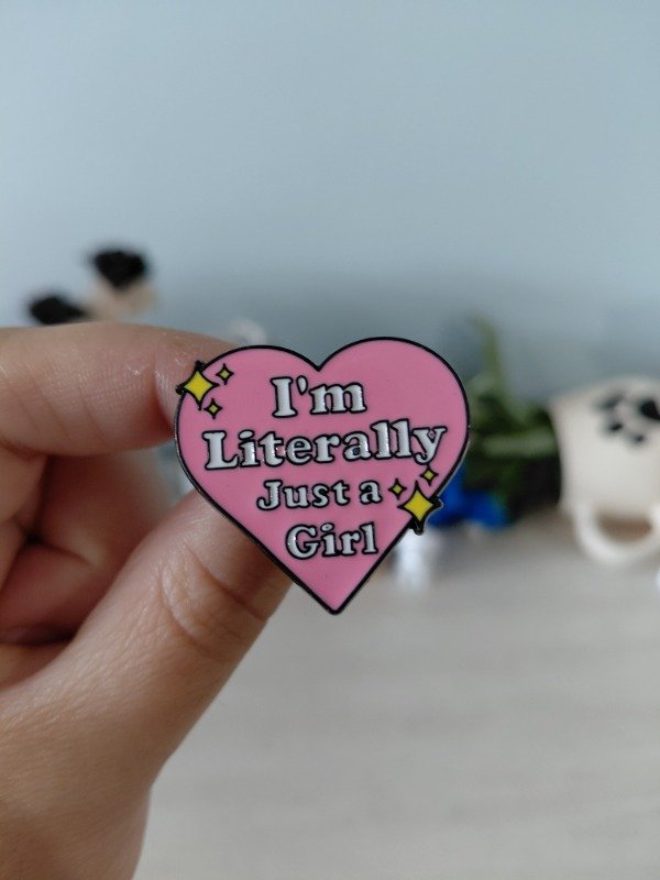 Producto - Pin metalizado - I'm literally just a girl #1556