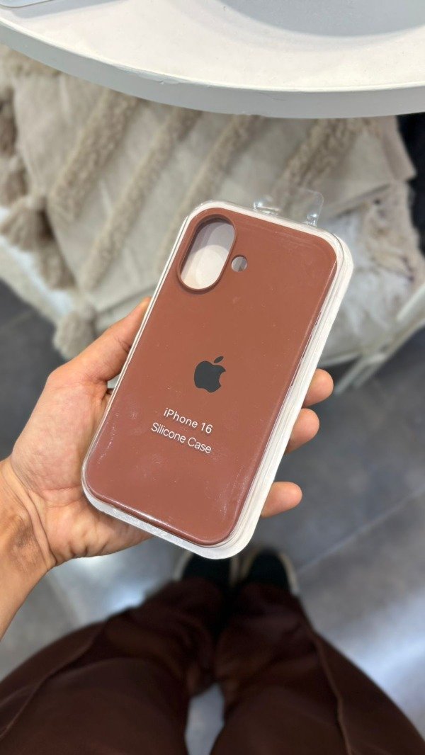 Producto - Silicone Case Marron (Iphone 16)