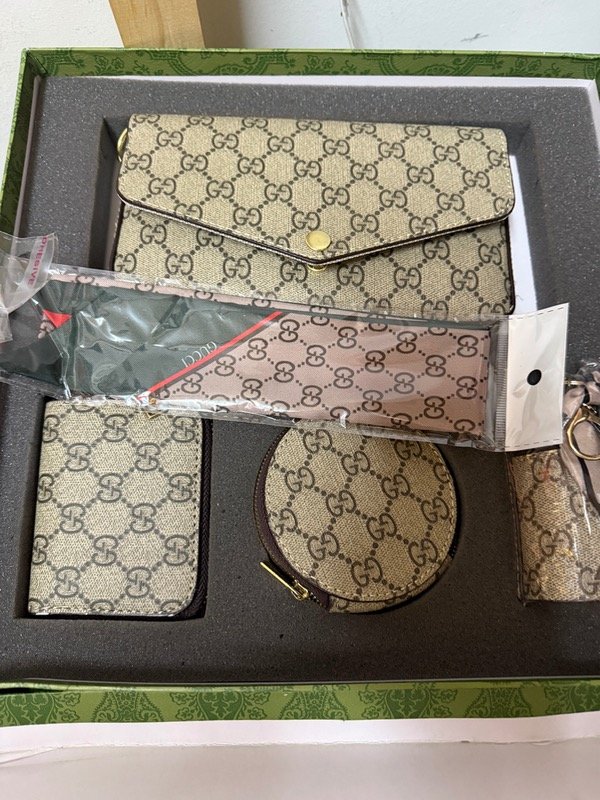 Producto - Set Gucci con cartera clásica
