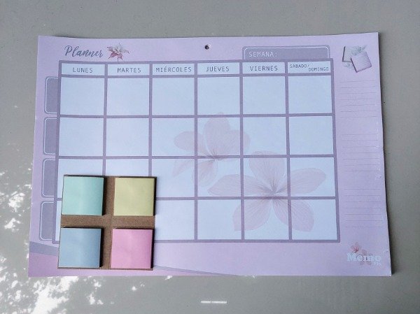 Producto - Planner  x26hjs de 45x32cm + Set de notitas MemoFix Flower
