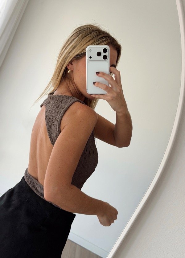 Producto - MUSCULOSA ARRUGADA ESPALDA ABIERTA