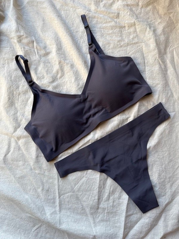 Producto - Conjunto seamless gris oscuro (reguladores plásticos)