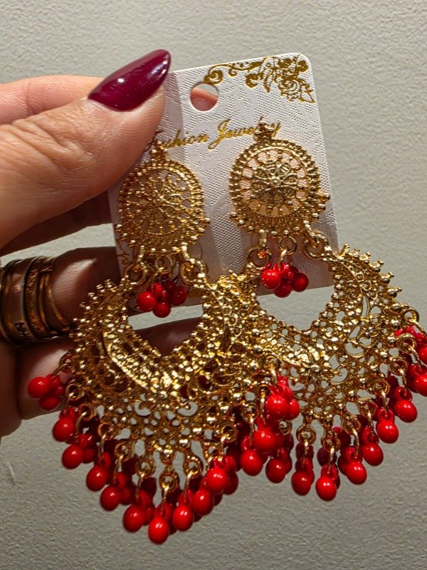 Producto - AROS COLGANTES DORADOS CON PERLITAS ROJAS