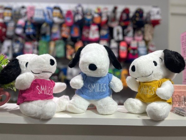 Producto - Peluche de Snoopy con remera de SMILES