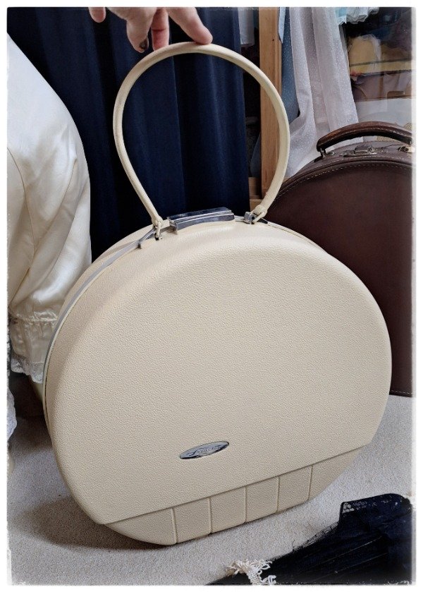 Producto - Valija Sombrerera Rigido Crema