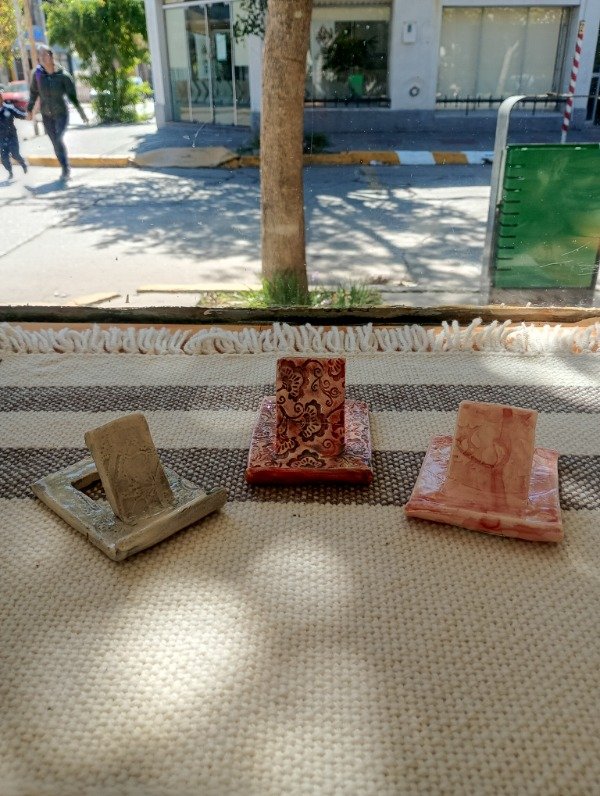 Producto - Porta celulares cerámica