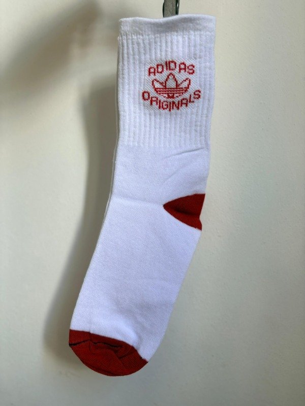 Producto - Adidas blancas punteras rojas