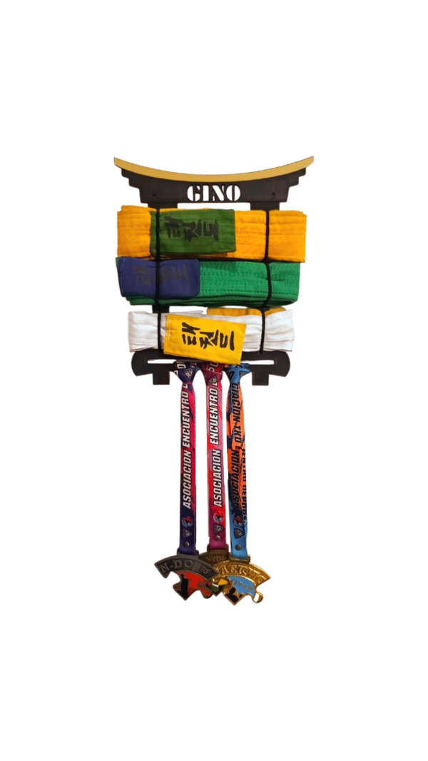 Producto - Porta Cinturones y Medallero con 1 Modulo para 3 cinturones de Artes marciales