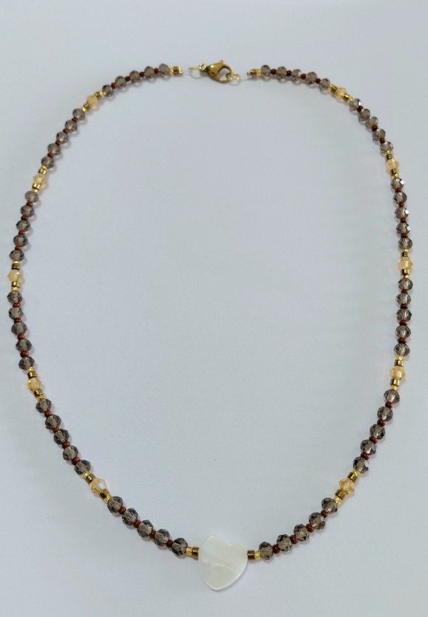 Producto - Collar Acero Dorado con Cristales tonos Tierra y Corazón Nacar - 1