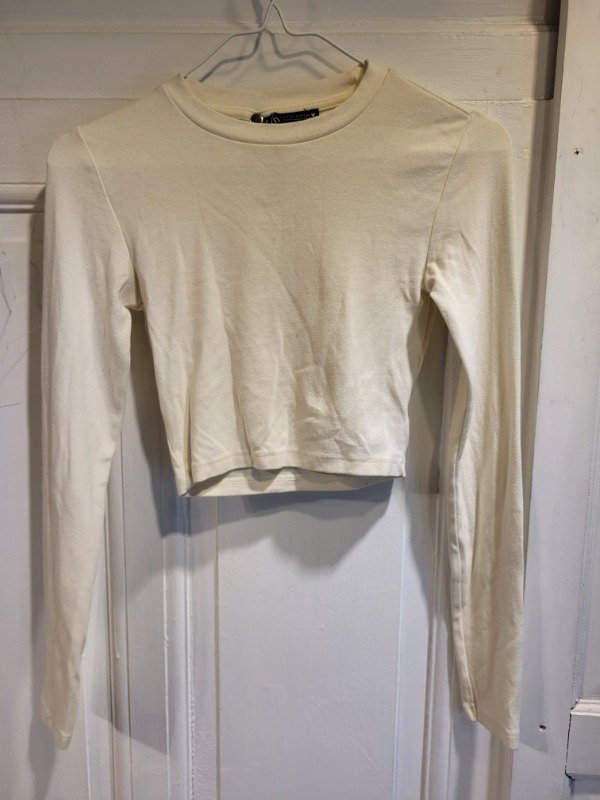 Producto - Remera ZARA crudo manga larga Talle S - PRECIO: 18X