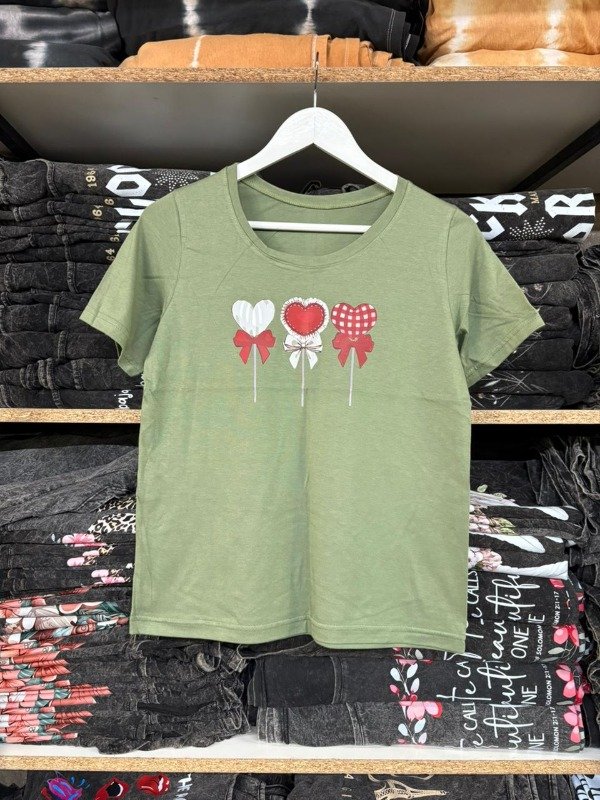 Remera de algodón corazones