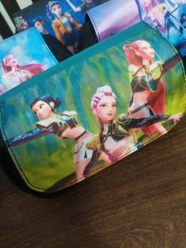 Producto - Cartuchera kpop demon hunters