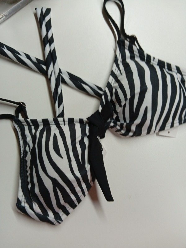 Producto - Top con nudo zebra