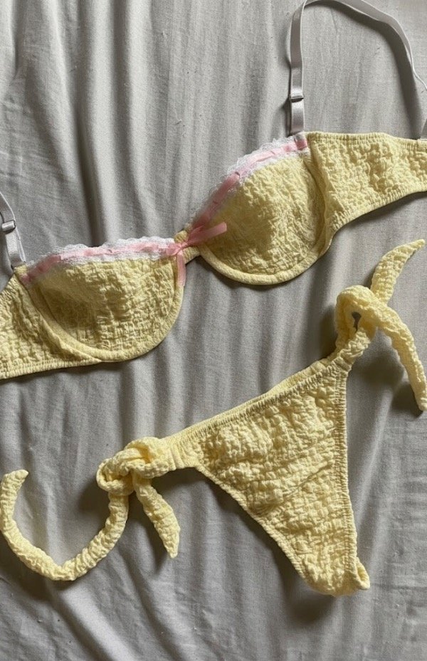 Producto - Bikini Bella con aro amarillo con rosa