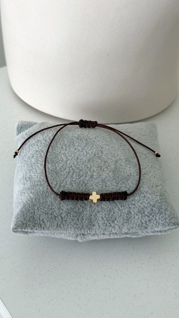 Producto - Pulsera hilo cruz mini chocolate ORO LAMINADO