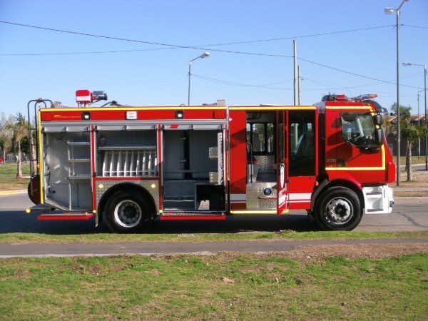 Producto - Autobomba Urbana Modelo WF 3000 1000 montada sobre Volvo 270