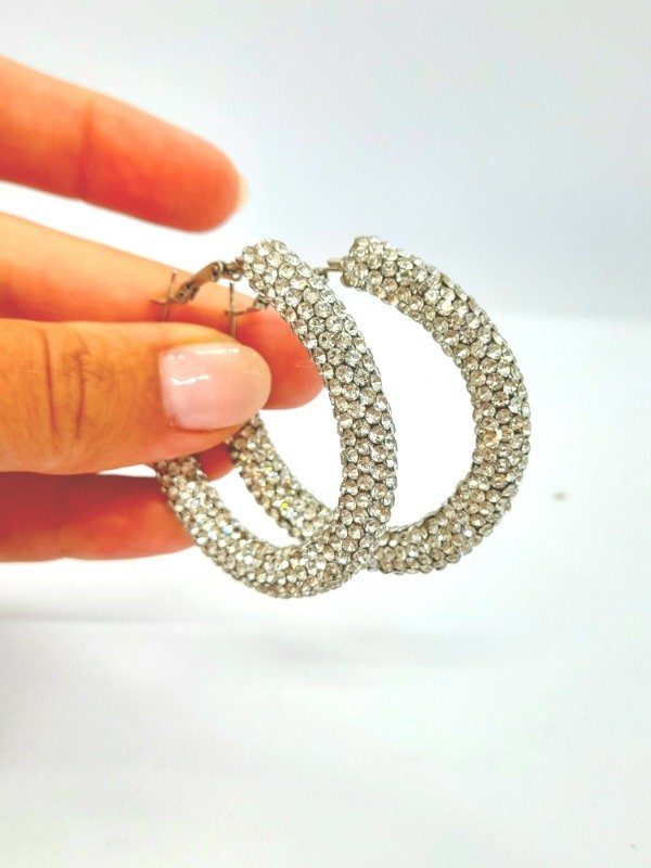 Producto - Argollas con gemas blancas