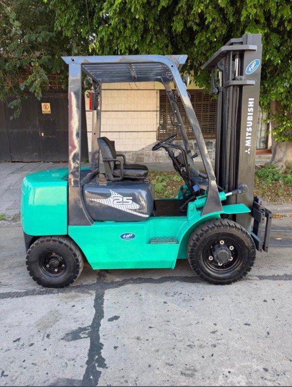 Producto - AUTOELEVADOR MITSUBISHI 2500kg 4,7mts