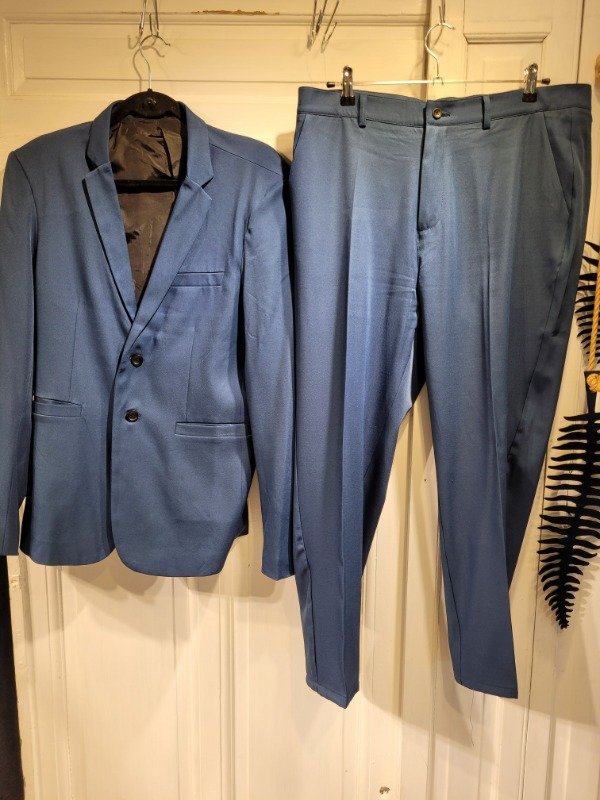 Producto - Traje MANFINITY azul Talle L- PRECIO: 120X