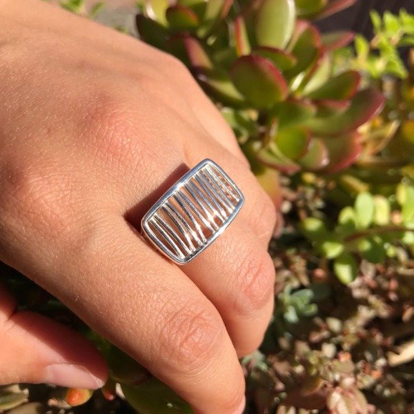 Producto - Anillo Líneas Rectángulo