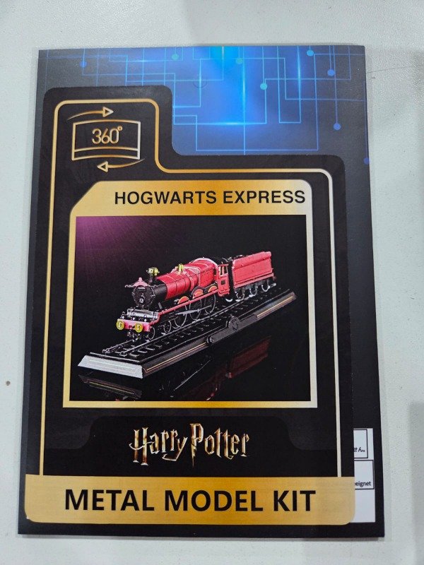 Producto - Metal Model  "HOGWART EXPRESS PINTADO CON VAGON" Harry Potter