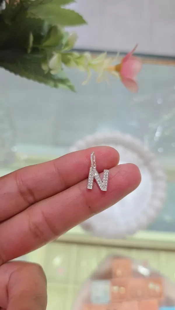 Producto - Dije inicial N cubic PL